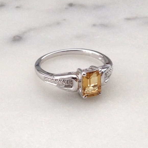 Genuine Diamond Whiskey Quartz Ring - Picture 2 of 5
